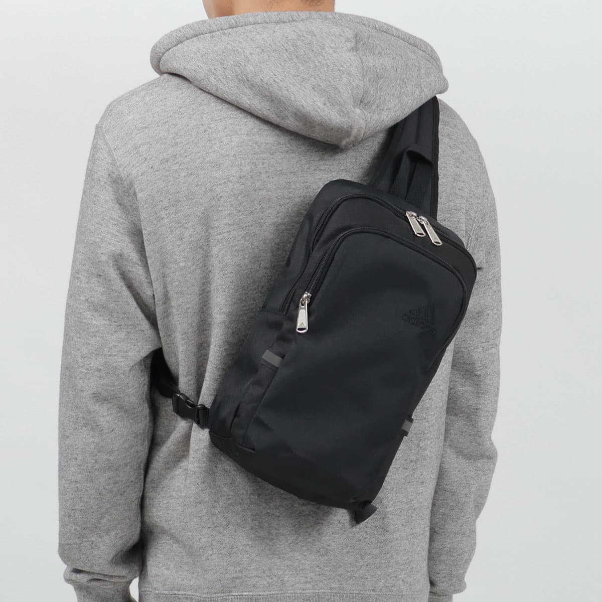 adidas アディダス 縦型ボディバッグ 6L 63362|【正規販売店】カバン