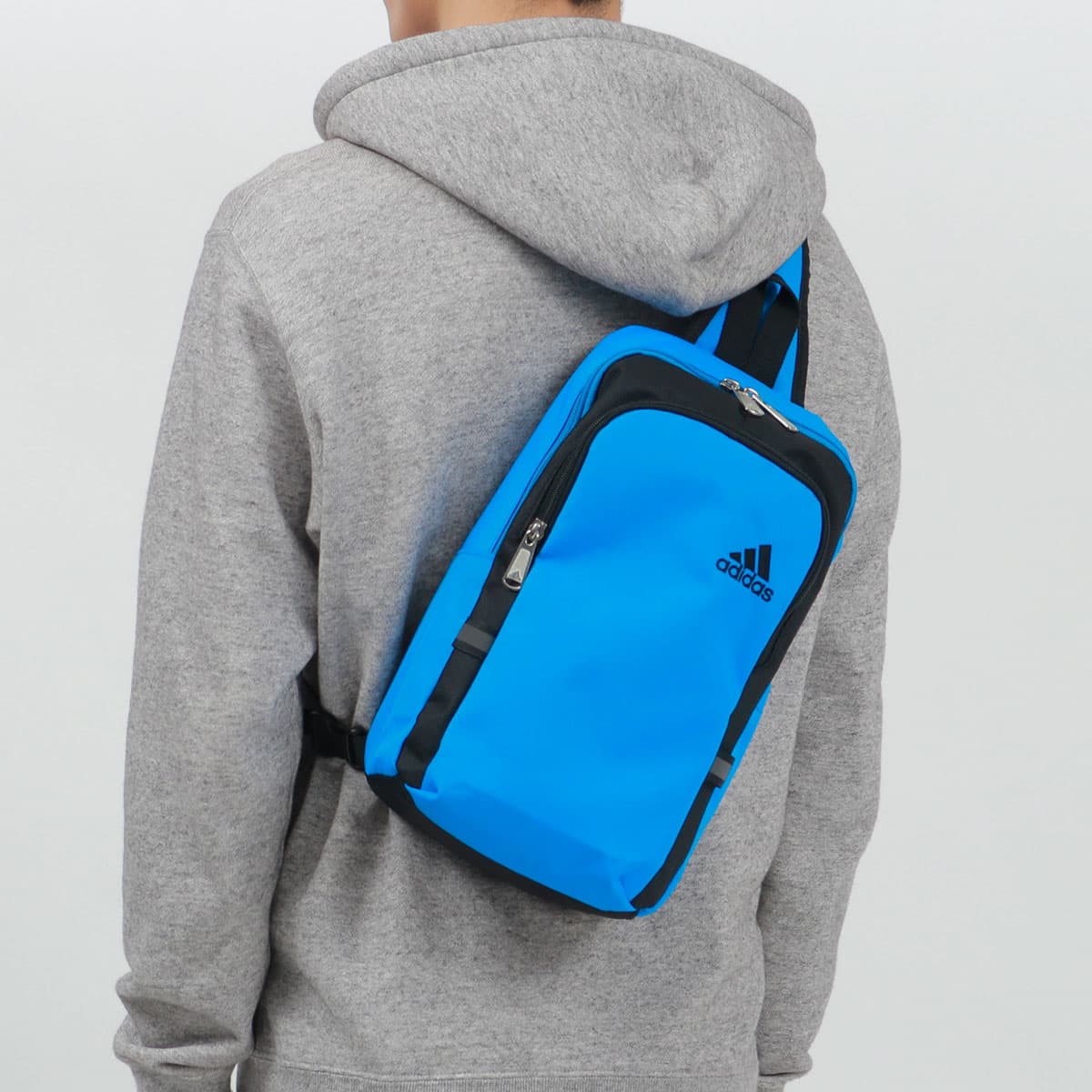 adidas アディダス 縦型ボディバッグ 6L 63362|【正規販売店】カバン