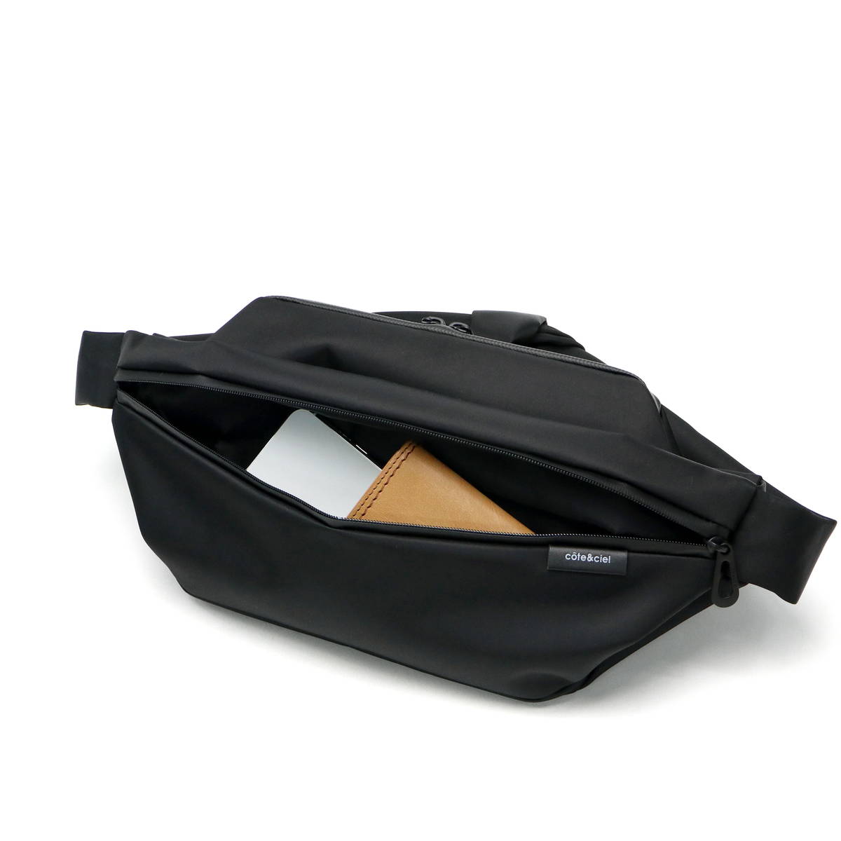 日本正規品】Cote&Ciel コートエシエル Isarau Sleek 2WAYボディバッグ