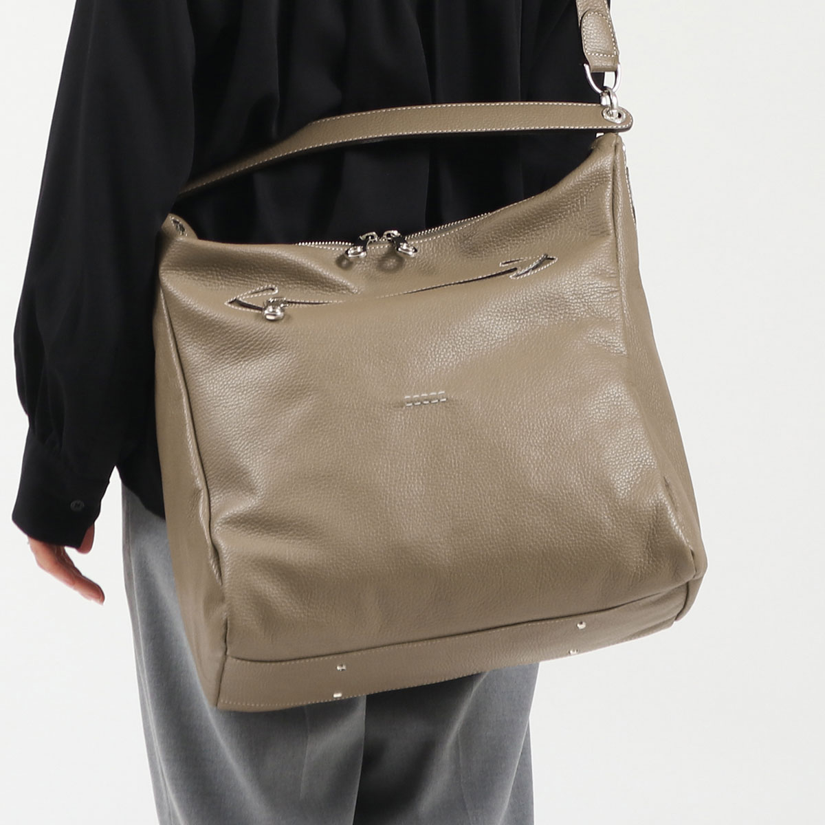 HMAEN（アエナ）「Kaede 2nd/カエデ 2nd（グレー）」 HMAEN アエナ Kaede 2nd カエデ 2WAYショルダーバッグ｜【正規