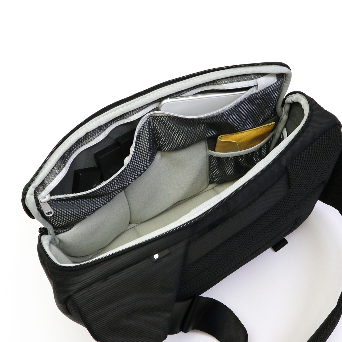 Incase DSLR sling pack カメラバッグ