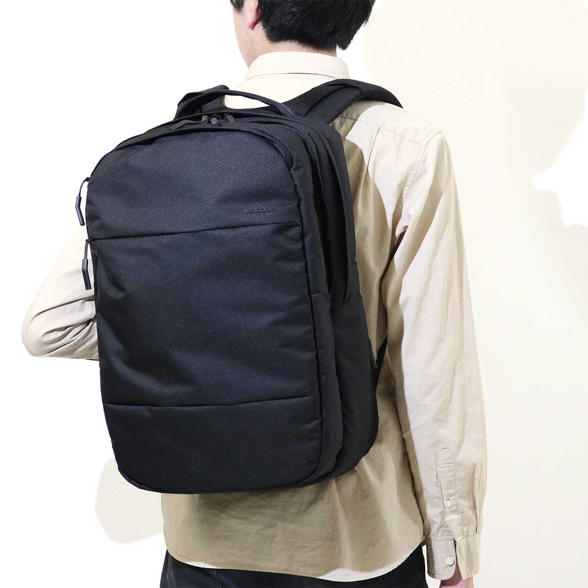 incase City Collection Compact BackPack2