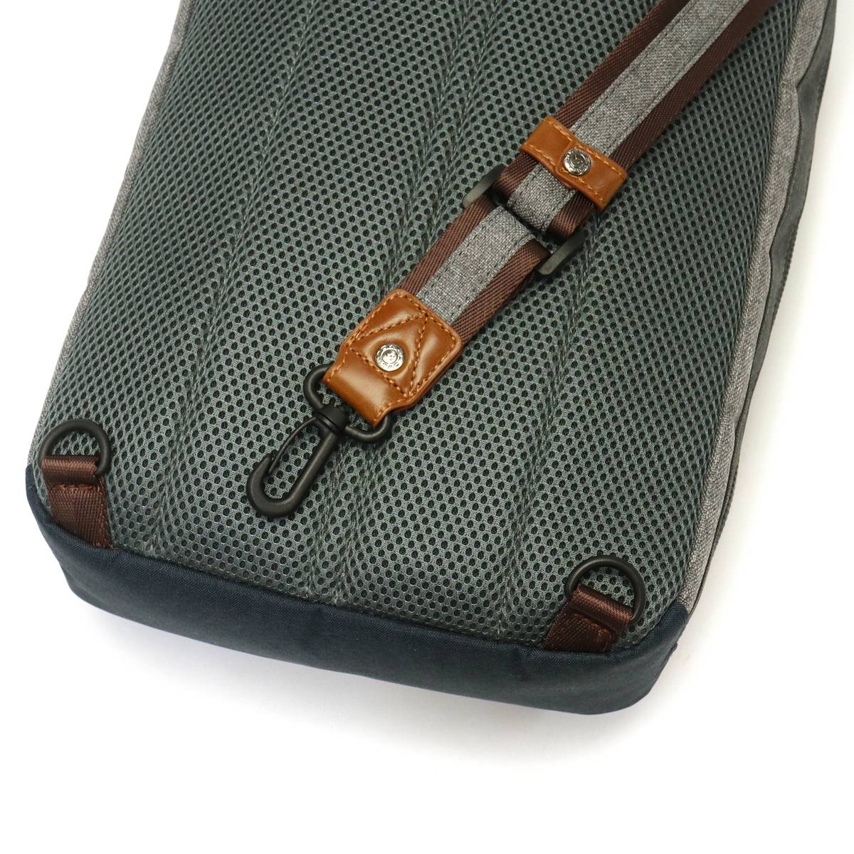 MOUSTACHE ムスタッシュ ボディバッグ MDP-0651｜【正規販売店】カバン
