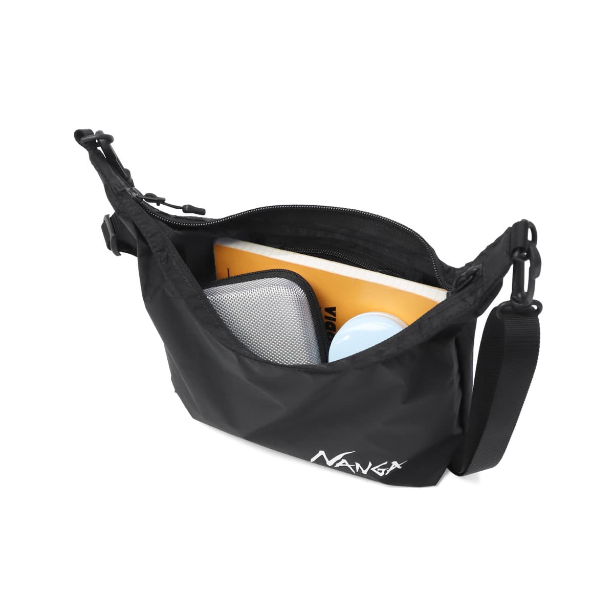 【超希少入手困難】CHANELナイロンボディバッグ　サコッシュ NANGA ナンガ Fibermax TUL COMPACT SACOCHE サコッシュ N2610-3N014Z