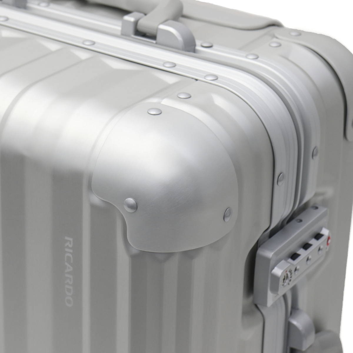 セール35%OFF】RICARDO リカルド Aileron 20-inch Spinner Suitcase スーツケース 40L AIL-20- 4WB｜【正規販売店】カバン・小物の専門店のギャレリアモール