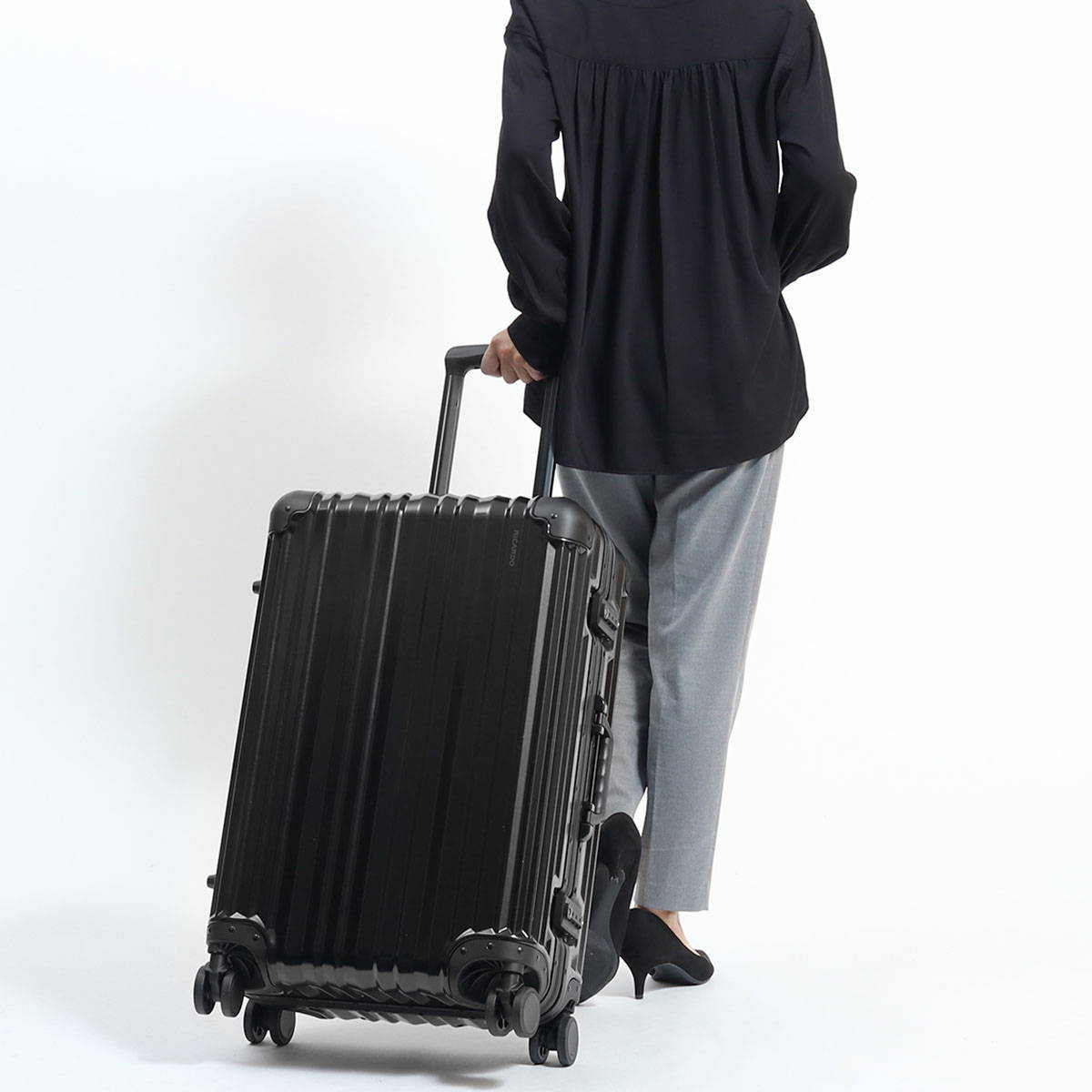 RICARDO リカルド Aileron Vault 24-inch Spinner Suitcase スーツ 