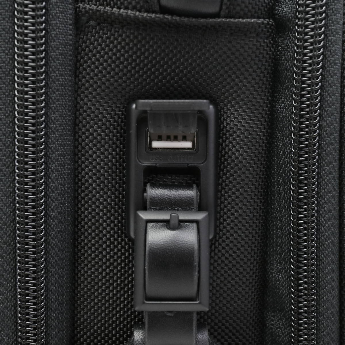 正規品5年保証】TUMI トゥミ ALPHA 3 デラックス・4ウィール 正規品5年保証】TUMI トゥミ ALPHA 3 デラックス・4ウィール