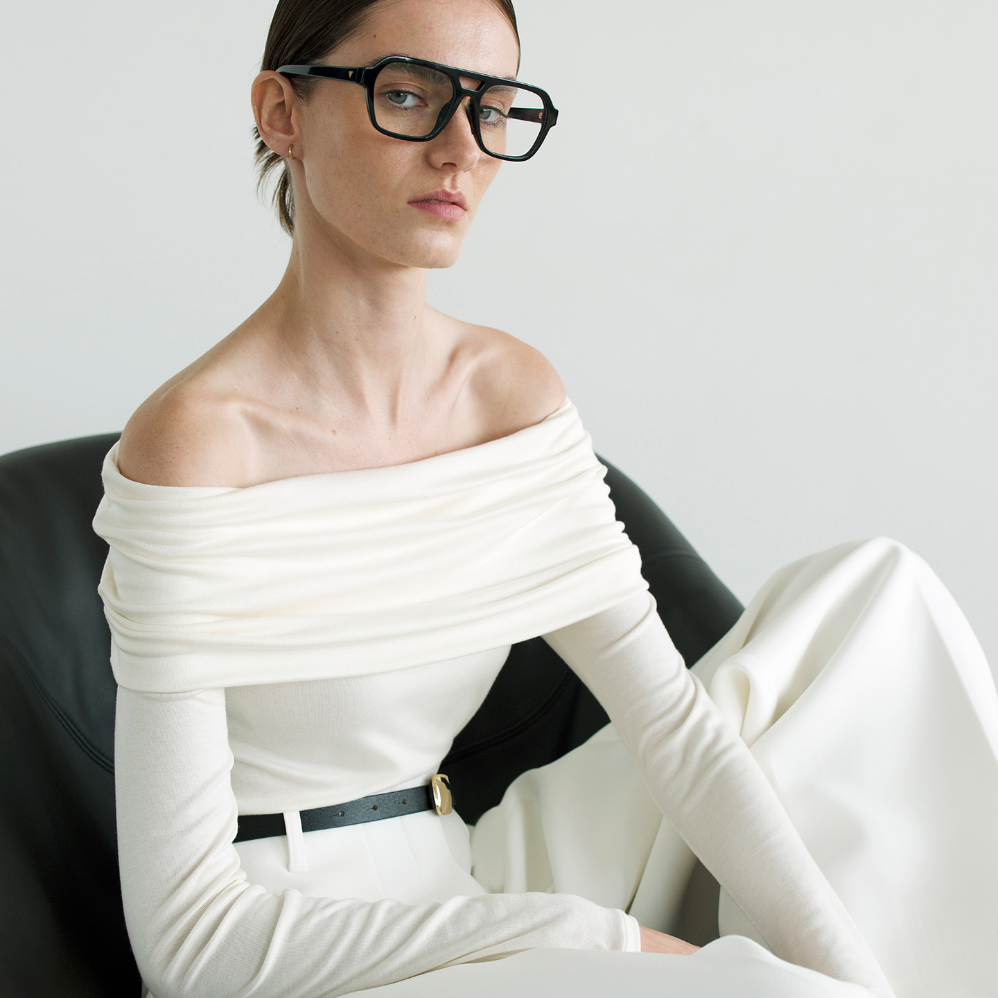 アワワコール オフショルダー トップス 長袖 長そで OUR WACOAL 冬 秋 秋冬 大人 黒 ブラック アイボリー カップ付き カップ オフショル シンプル かわいい 伸縮性 無地 カップインオフショルダー JCW558