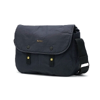 Barbour �o�u�A�[ �g�����X�|�[�g Riever �N���X�{�f�B�o�b�O 9.3L �V�����_�[�o�b�O UBA0745